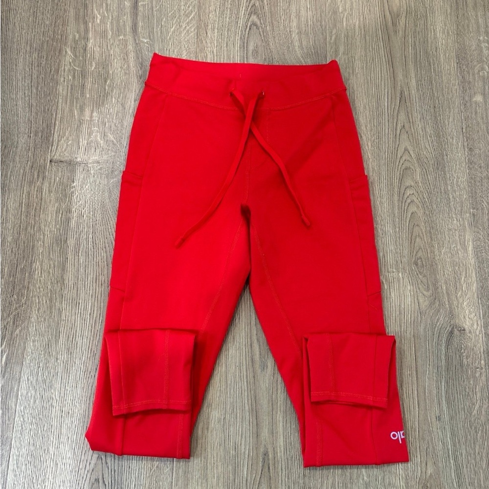 Alo yoga 
Checkpoint legging 
Red hot summer 
Size XS 
NWOT only tried on